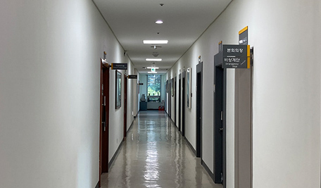 3층 의원집무실 복도