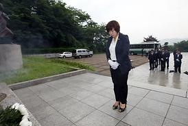 현충탑 참배 ( 7. 8  자일동 )