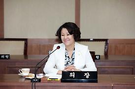 쿠제닉스 인형극단 의회방문