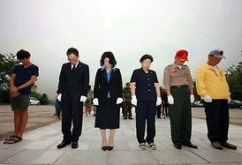 보비스봉사단 현충탑 참배