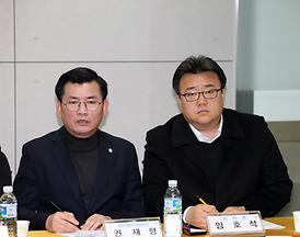 활발한 의정활동 ( 동 업무보고 청취 )