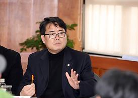 활발한 의정활동 ( 동 업무보고 청취 )