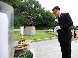 현충탑 참배