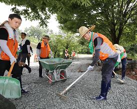 괴산군 수해복구 자원봉사 구슬땀 흘려