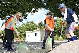 괴산군 수해복구 자원봉사 구슬땀 흘려
