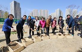 제74회 식목일 나무심기 행사