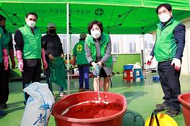 새마을회 고추장 담기 행사