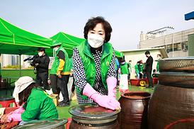 새마을회 고추장 담기 행사