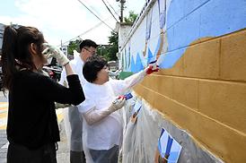 망월로 벽화그리기 행사(호원동 119-145)