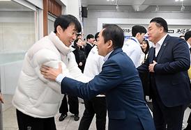 2025 하얼빈 동계 아시안게임 출전 선수단 환영식 열어(의정부시청 현관)