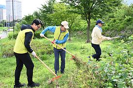 의정부시의회, 중랑천 등 집중호우 피해 복구 동참