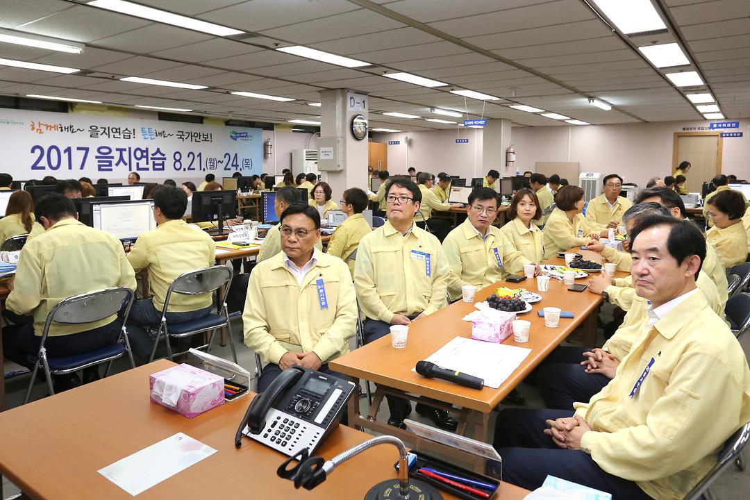 의정부시의회, 을지연습장 상황근무자 격려2