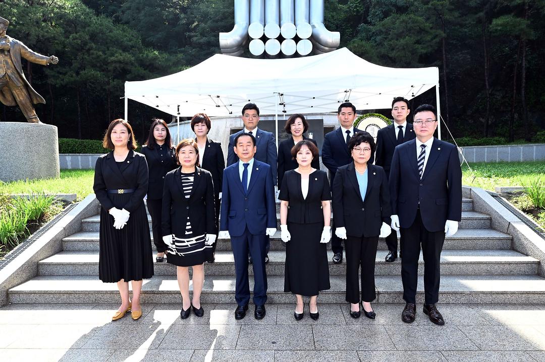 제9대 의정부시의회, 현충탑 참배로 의정활동 돌입1