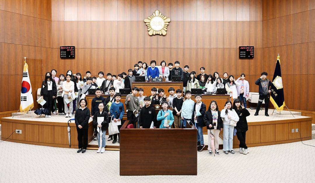 부용초 대상 의회 견학 프로그램 큰 호응 얻어1