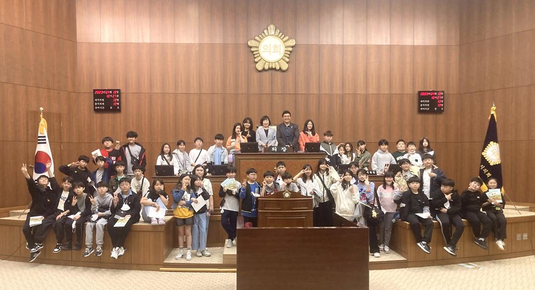 부용초 대상 의회 견학 프로그램 큰 호응 얻어2