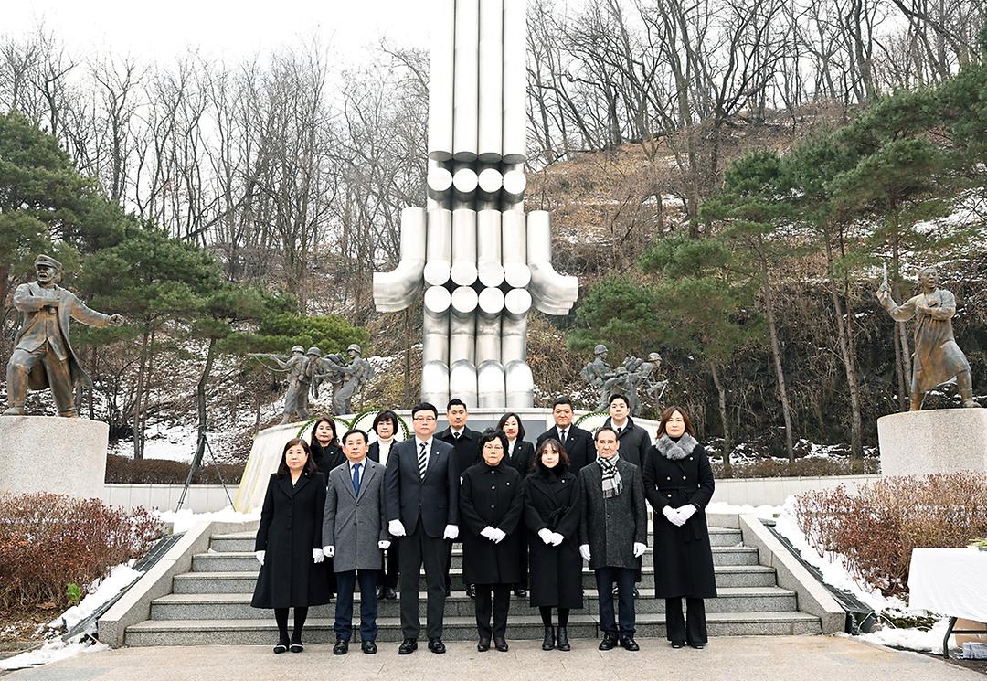 의정부시의회, 현충탑 참배로 새해 첫 의정활동1