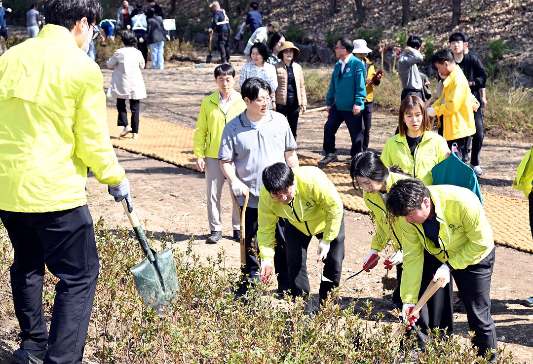 의정부시의회, 제81회 식목일 기념  ‘봄철 나무심기 행사’ 참여1